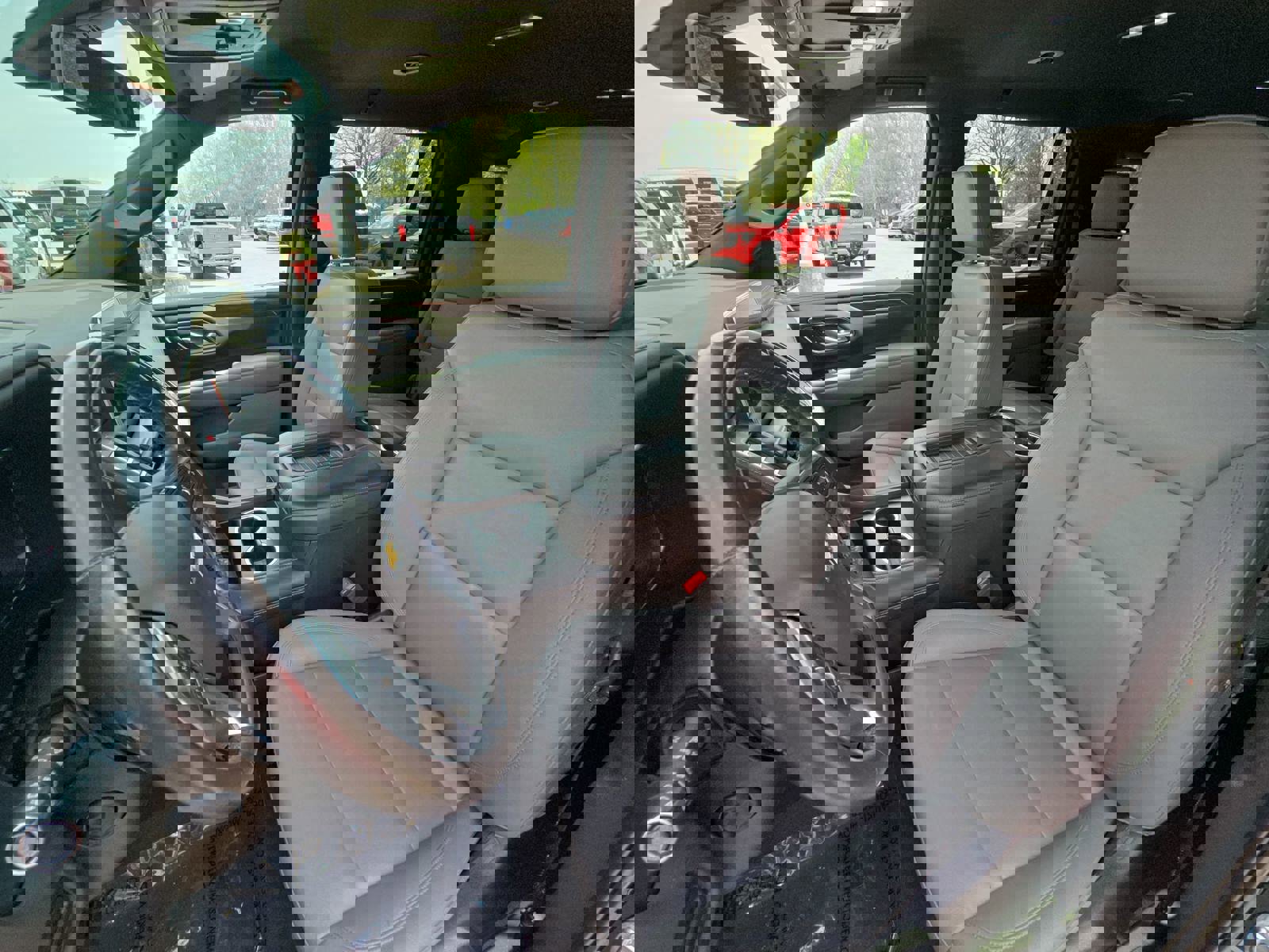 Used 2022 Chevrolet Suburban LT w/ Luxury Package image 15