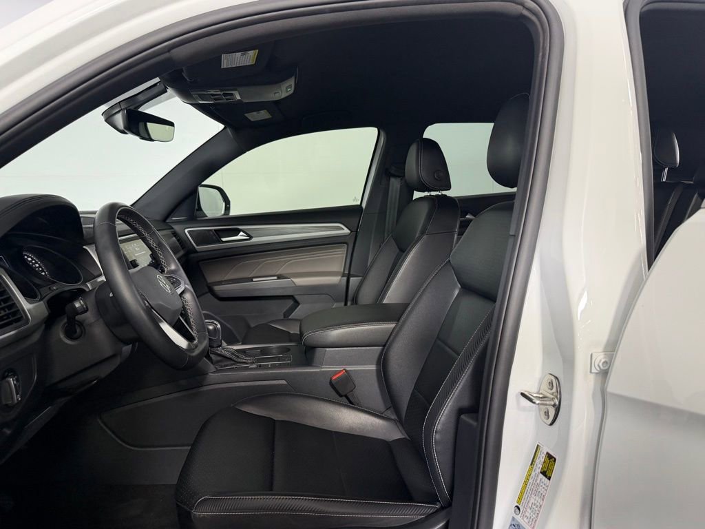 Used 2021 Volkswagen Atlas Cross Sport SE w/ 20" Black Wheels Package FWD image 20