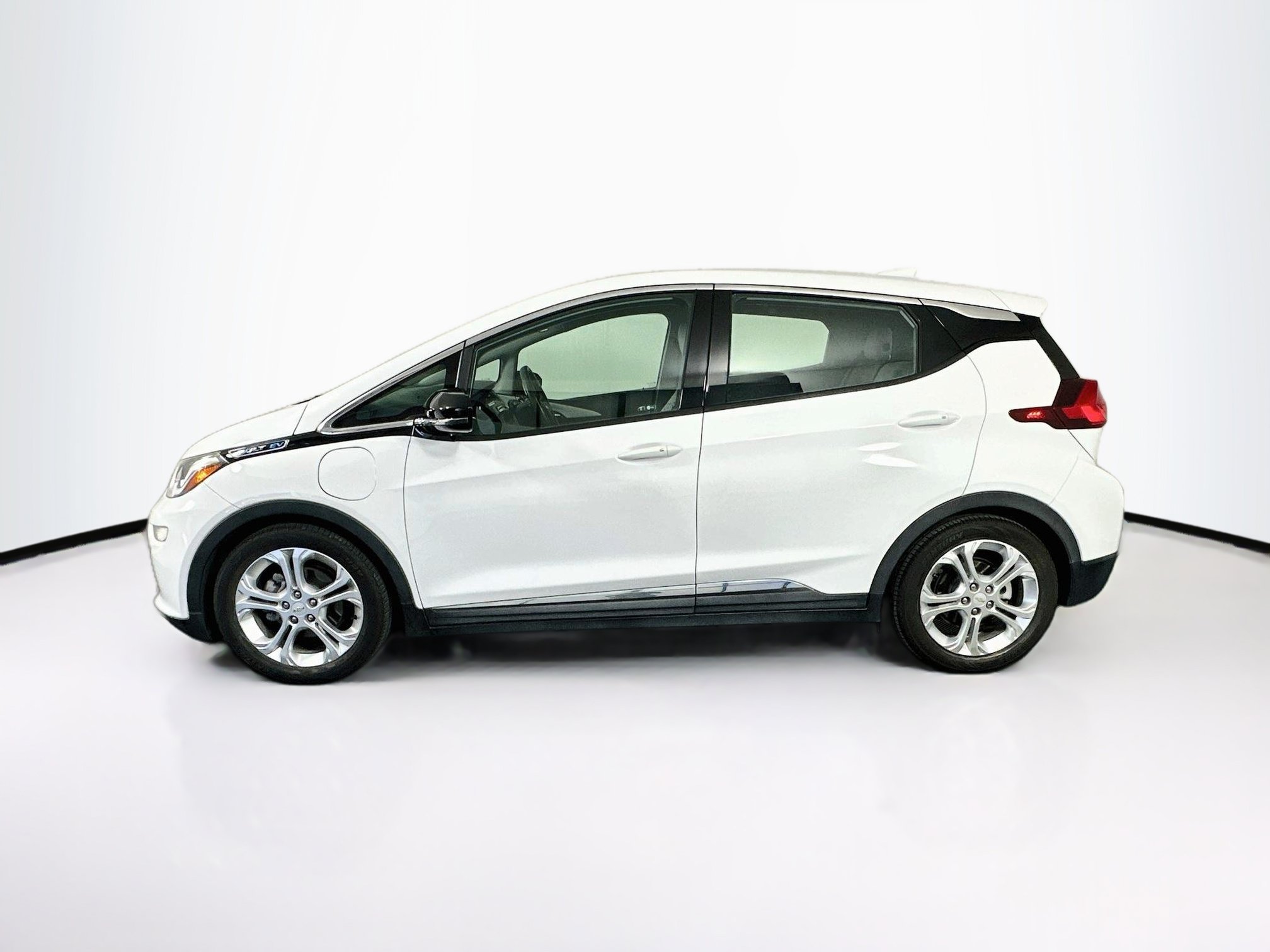 Used 2018 Chevrolet Bolt LT FWD image 4