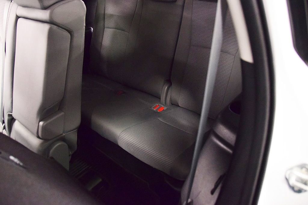 Used 2023 Toyota Highlander LE AWD/4WD image 34