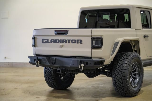 Used 2025 Jeep Gladiator Rubicon w/ Safety Group AWD/4WD image 39