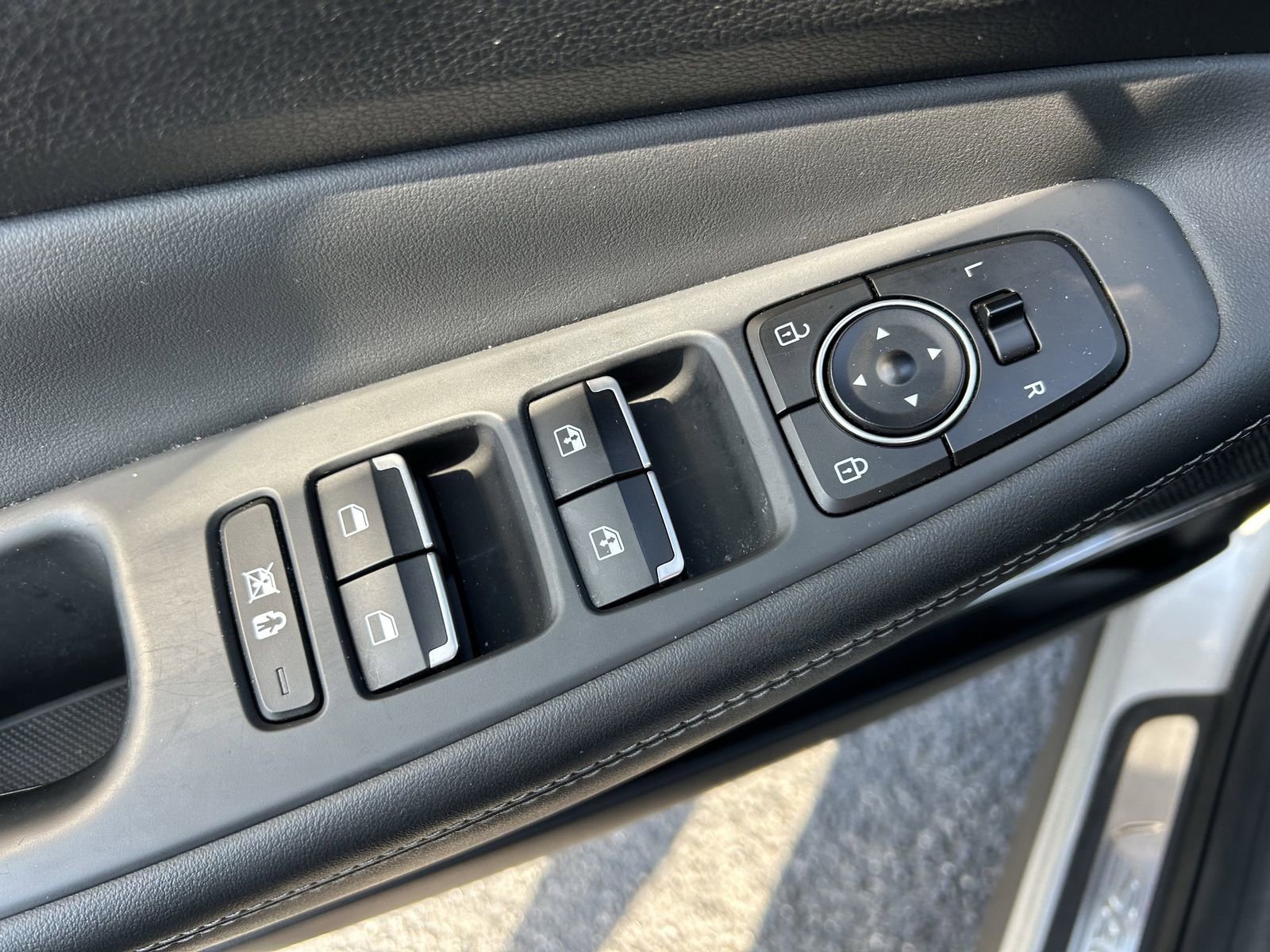 Used 2020 Hyundai Santa Fe Limited image 20