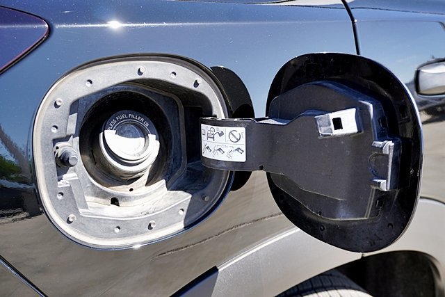 Used 2025 Nissan Rogue S AWD/4WD image 13