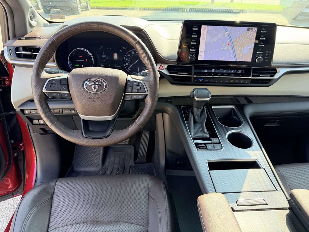 Certified 2021 Toyota Sienna Platinum AWD/4WD image 2
