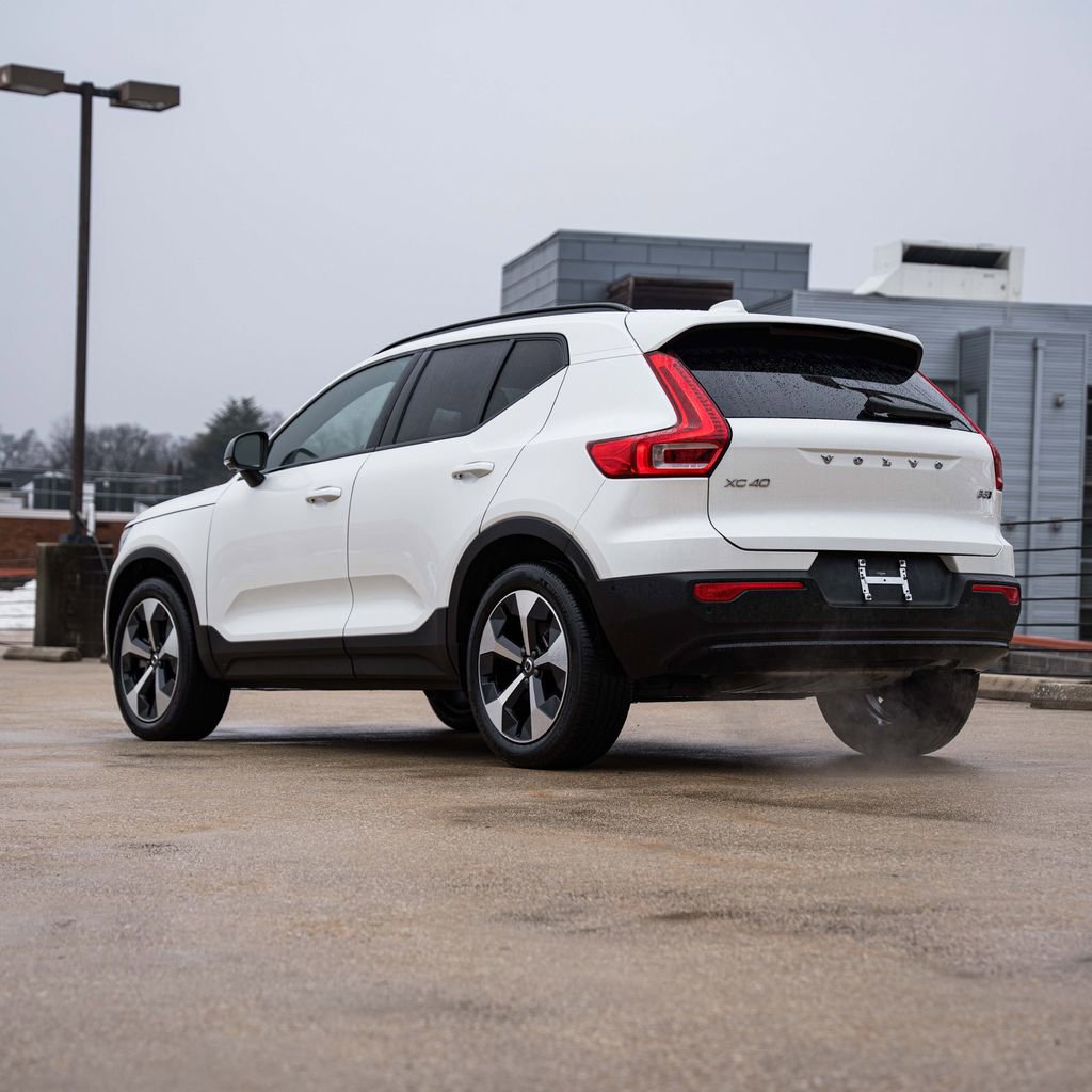 Certified 2025 Volvo XC40 B5 Plus image 5