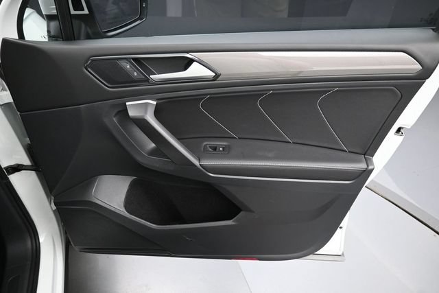 Used 2023 Volkswagen Tiguan SE w/ Panoramic Sunroof Package FWD image 35