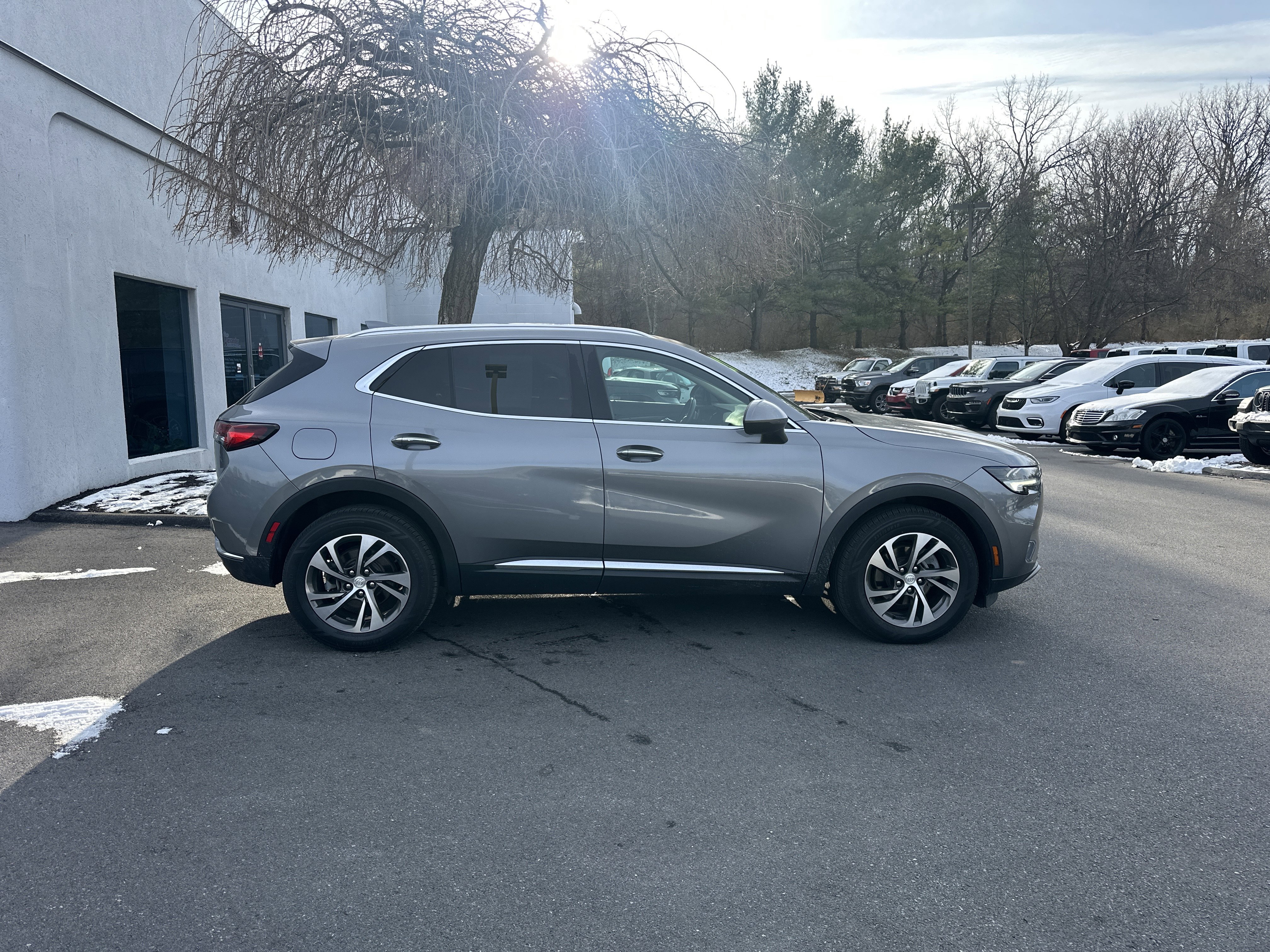 Used 2021 Buick Envision Essence image 2