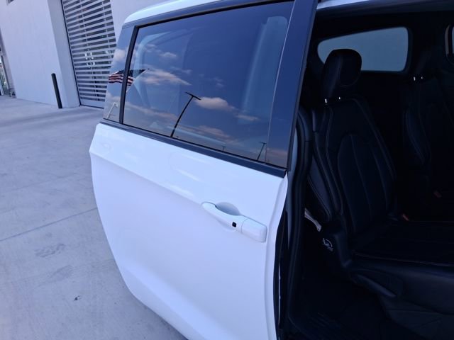 New 2026 Chrysler Pacifica Select w/ S Appearance Package image 21