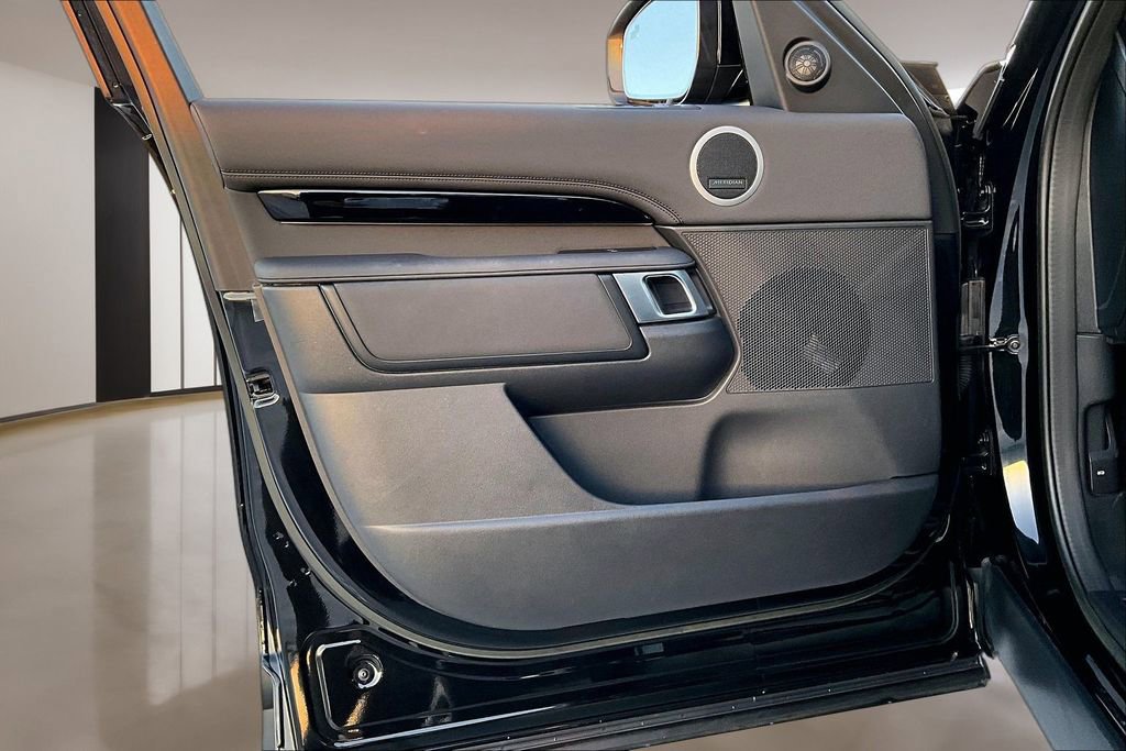 Certified 2023 Land Rover Discovery S AWD/4WD image 18
