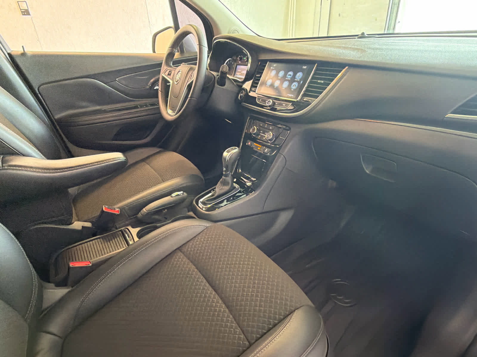 Used 2021 Buick Encore Preferred image 24