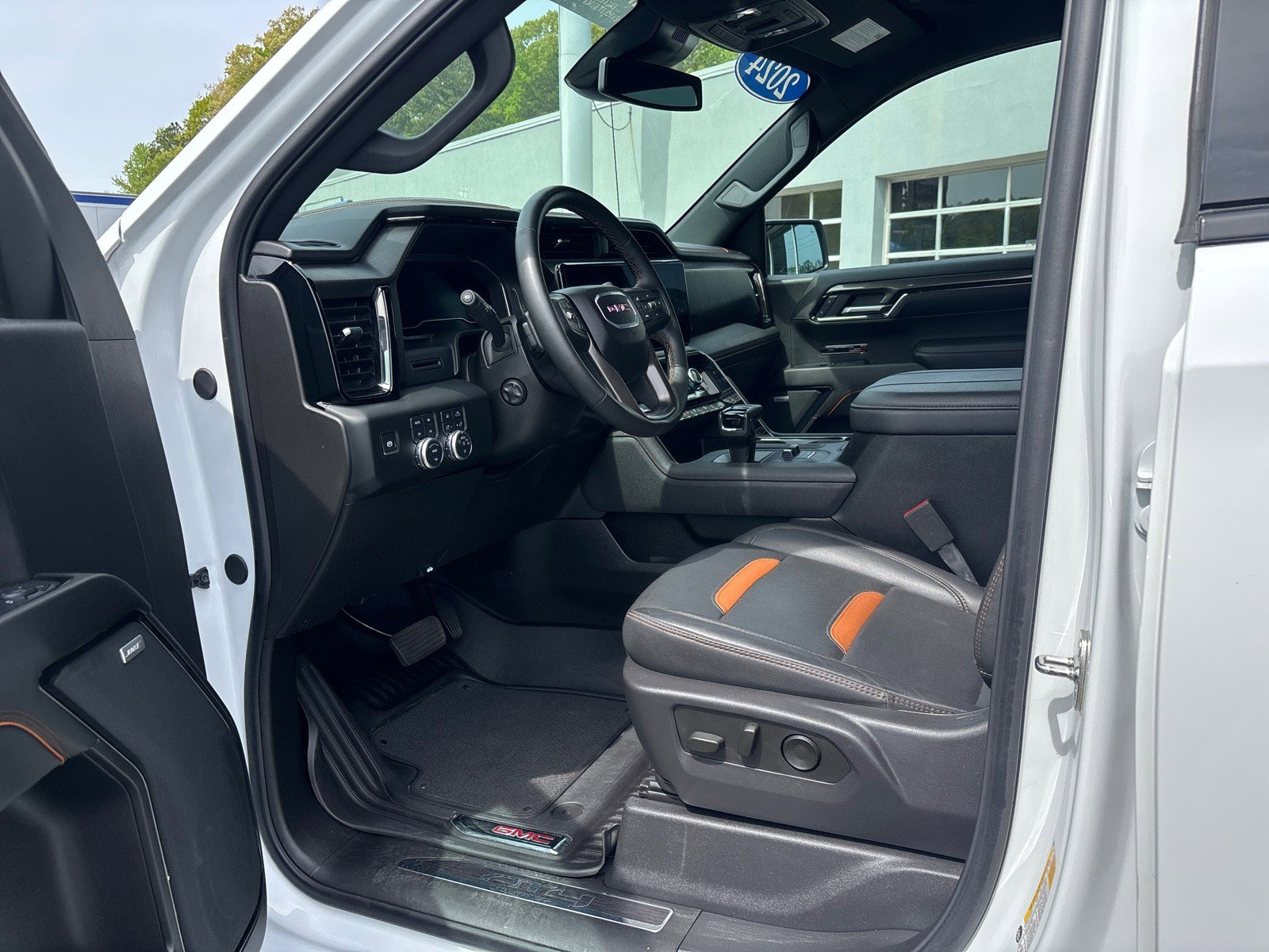 Certified 2024 GMC Sierra 1500 AT4 w/ AT4 Premium Package image 14