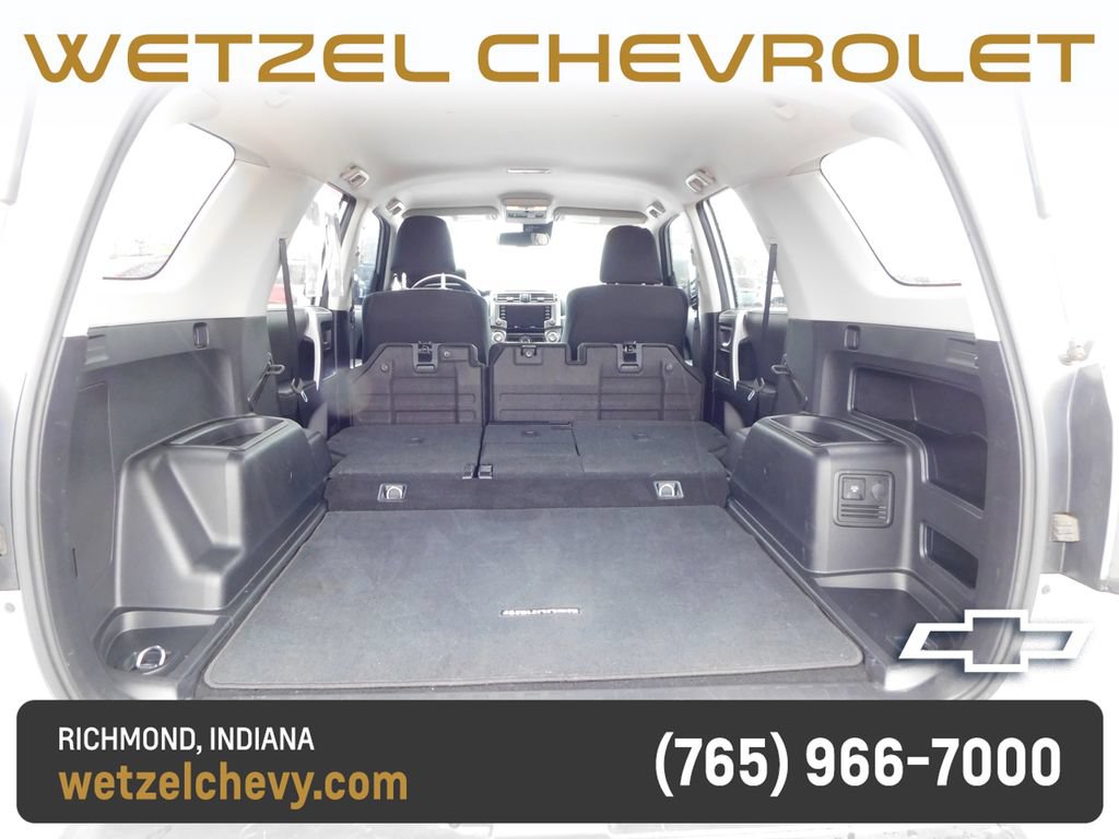 Used 2020 Toyota 4Runner SR5 AWD/4WD image 17