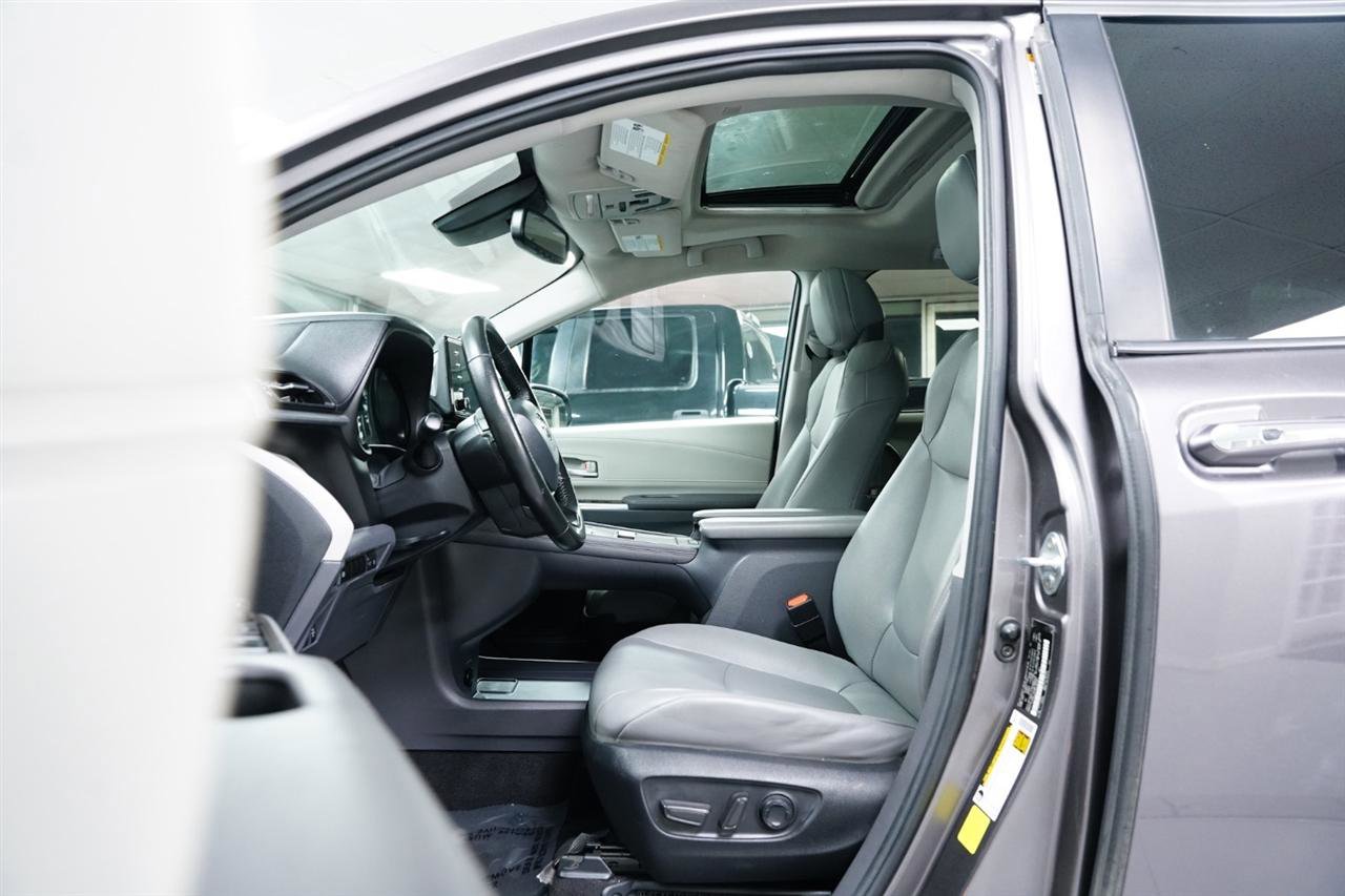 Used 2023 Toyota Sienna XLE image 13