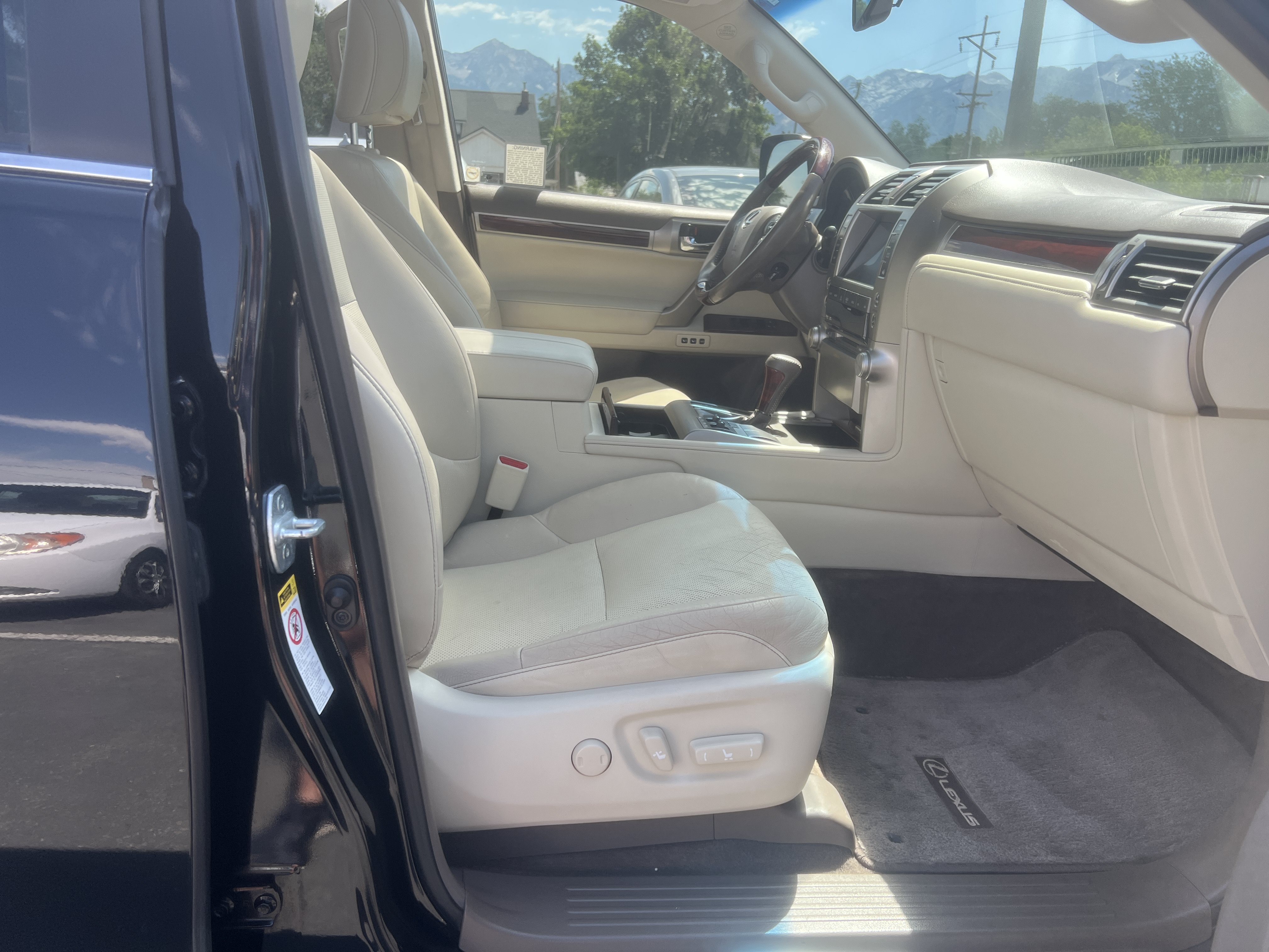 Used 2011 Lexus GX 460 w/ Convenience Pkg AWD/4WD image 17