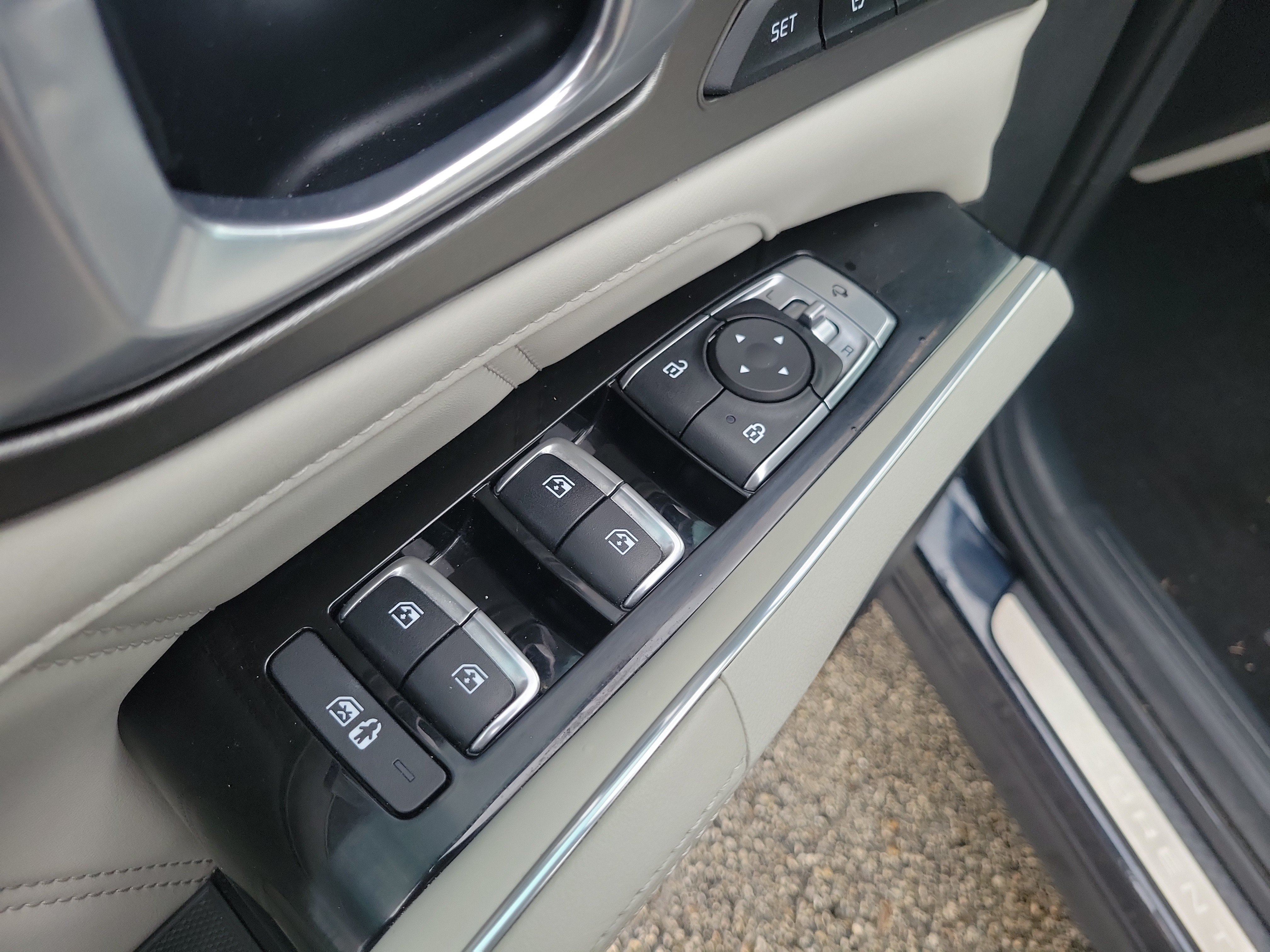 Certified 2022 Kia Sorento SX Prestige w/ Panoramic Sunroof Package AWD/4WD image 20