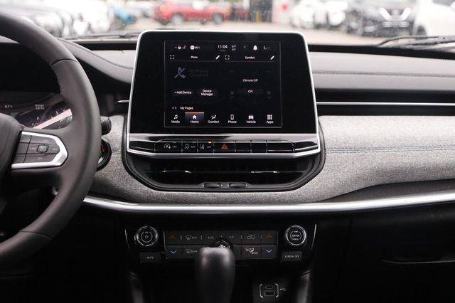 Used 2025 Jeep Compass Latitude w/ Sun & Sound Group AWD/4WD image 25