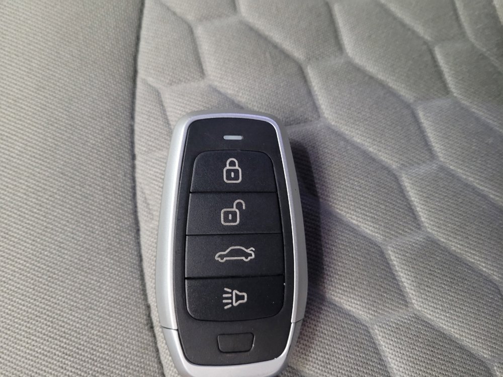 Used 2019 Chevrolet Equinox LT w/ Sun & Navigation Package AWD/4WD image 32