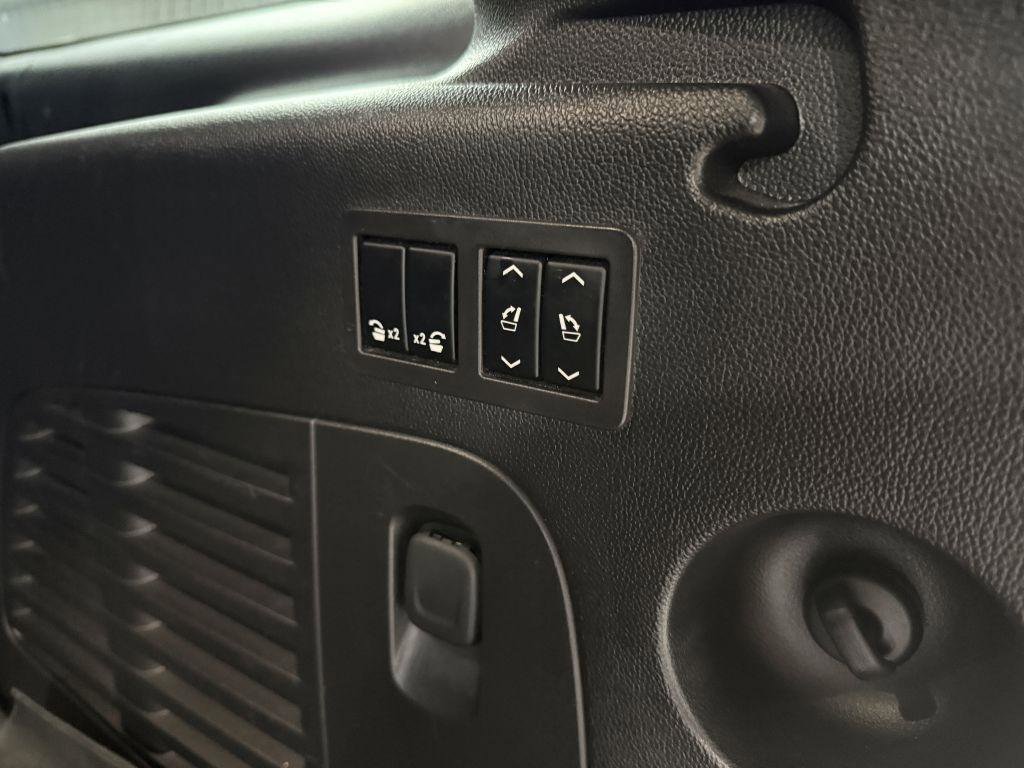 Used 2017 GMC Yukon XL Denali w/ Open Road Package image 39