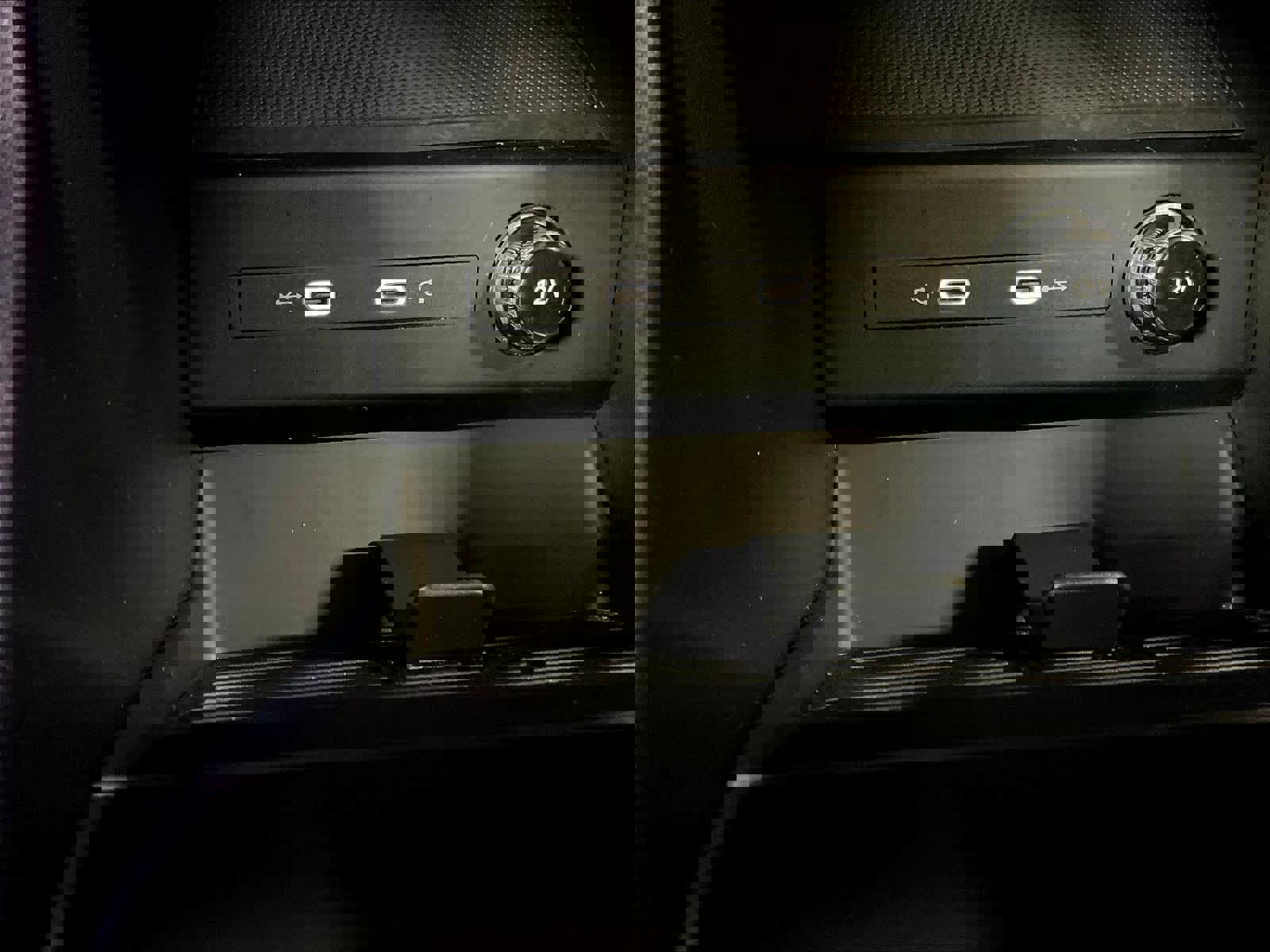 Used 2024 Audi Q4 e-tron Premium w/ Convenience Package image 32