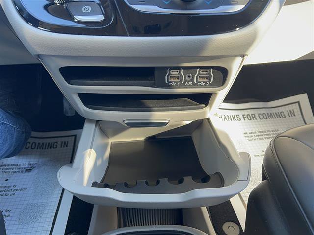 Used 2023 Chrysler Pacifica Touring-L FWD image 28