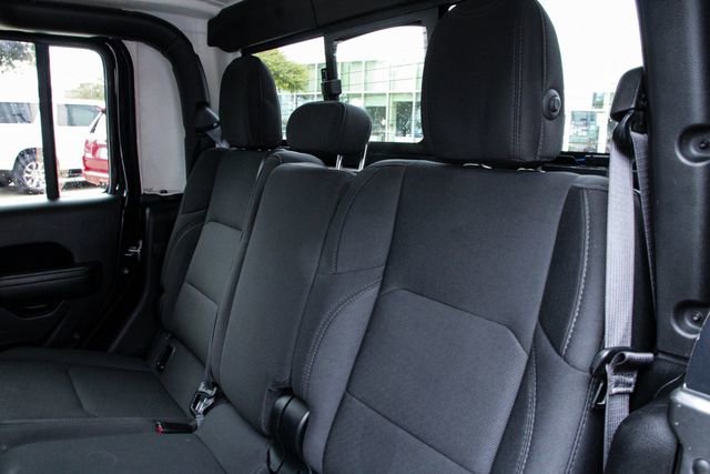 Used 2022 Jeep Gladiator Willys image 38