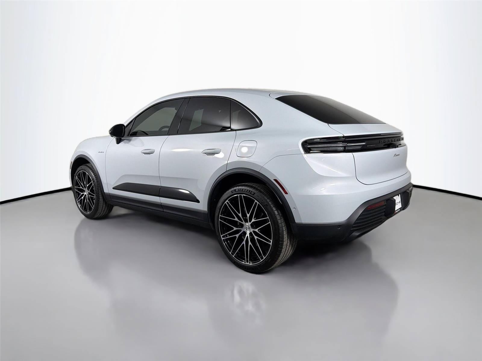 Certified 2026 Porsche Macan 4 Electric RWD image 3