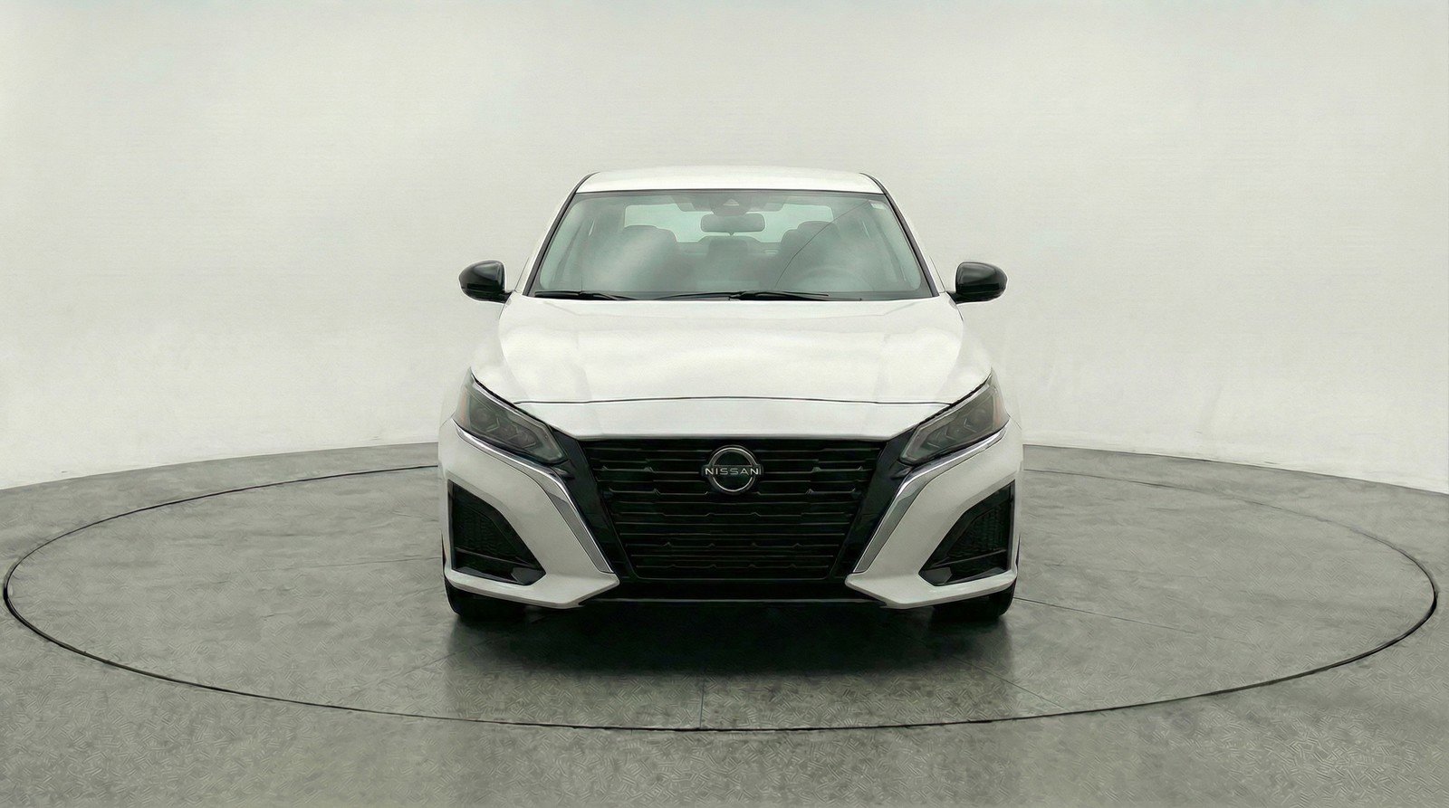 Used 2025 Nissan Altima 2.5 SV FWD image 2