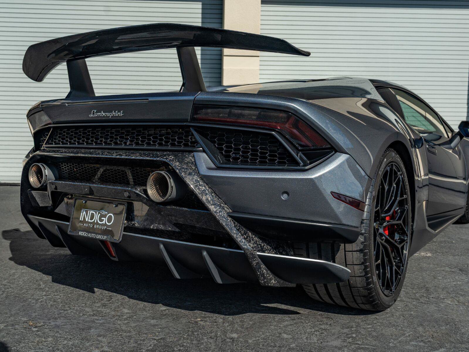 Used 2018 Lamborghini Huracan Performante AWD/4WD image 15