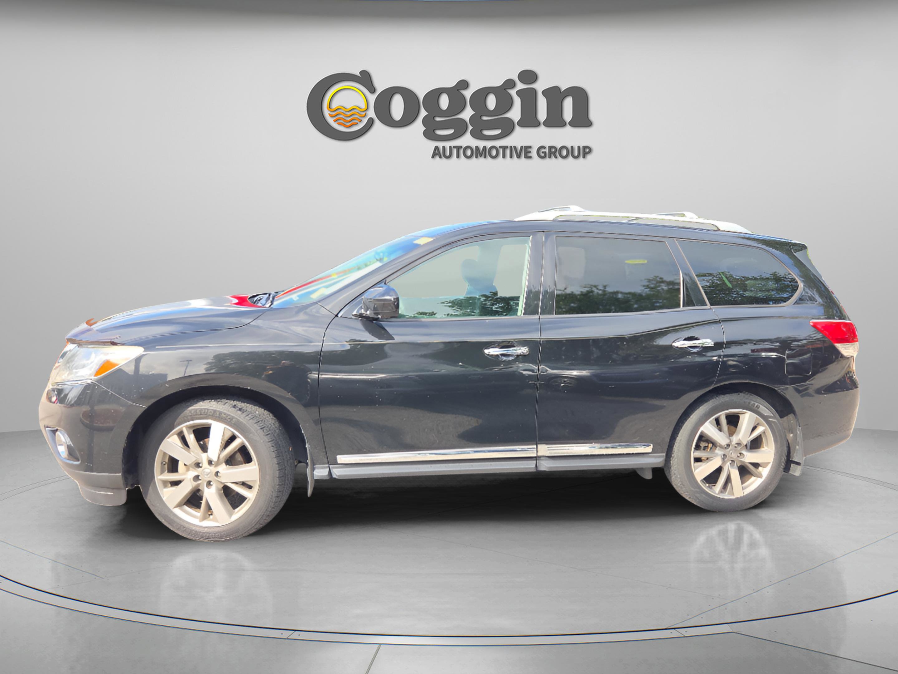 Used 2015 Nissan Pathfinder Platinum FWD image 2