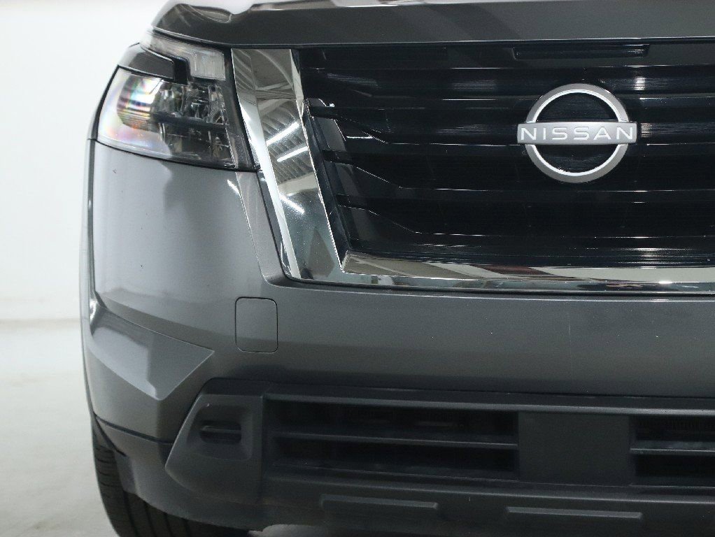 Used 2025 Nissan Pathfinder SV image 7