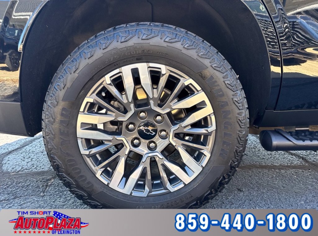 Used 2025 Chevrolet Tahoe Z71 w/ Comfort Package AWD/4WD image 32