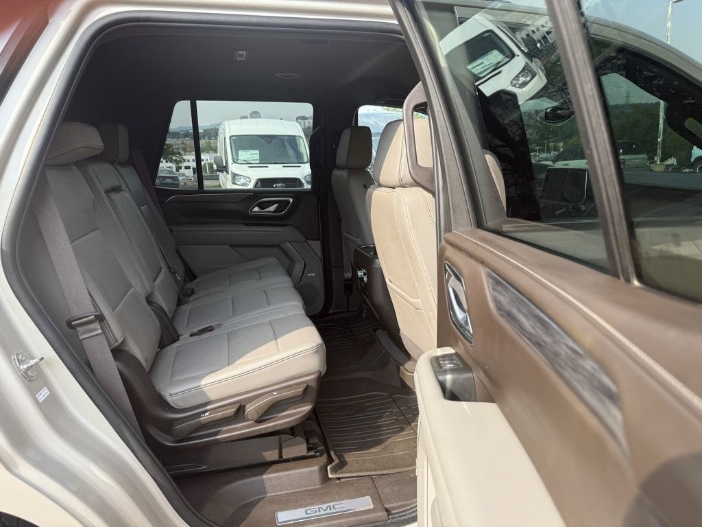 Used 2022 GMC Yukon SLT w/ SLT Luxury Package image 24