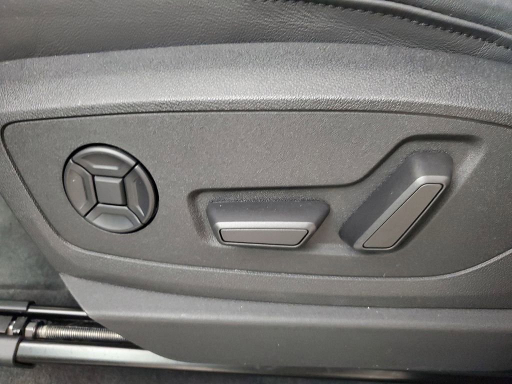 Used 2023 Audi e-tron Premium Plus w/ Premium Plus Package image 21