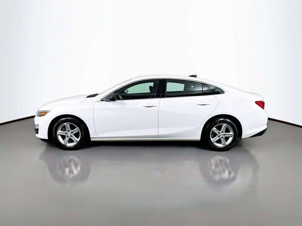 Used 2023 Chevrolet Malibu LS FWD image 2