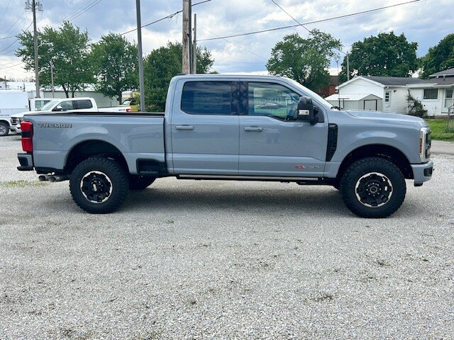 New 2026 Ford F250 4x4 Crew Cab Super Duty image 2
