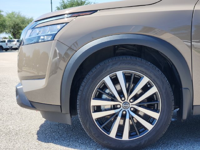 Certified 2023 Nissan Pathfinder Platinum AWD/4WD image 5
