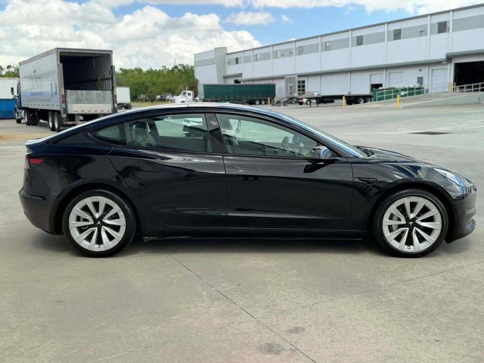 Used 2022 Tesla Model 3 Standard Range image 6