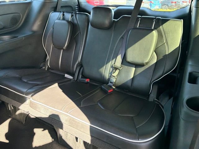 Used 2025 Chrysler Pacifica Limited FWD image 16