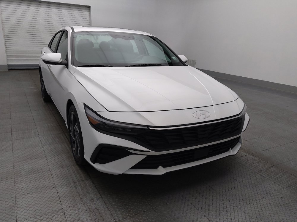Used 2025 Hyundai Elantra SEL FWD image 14