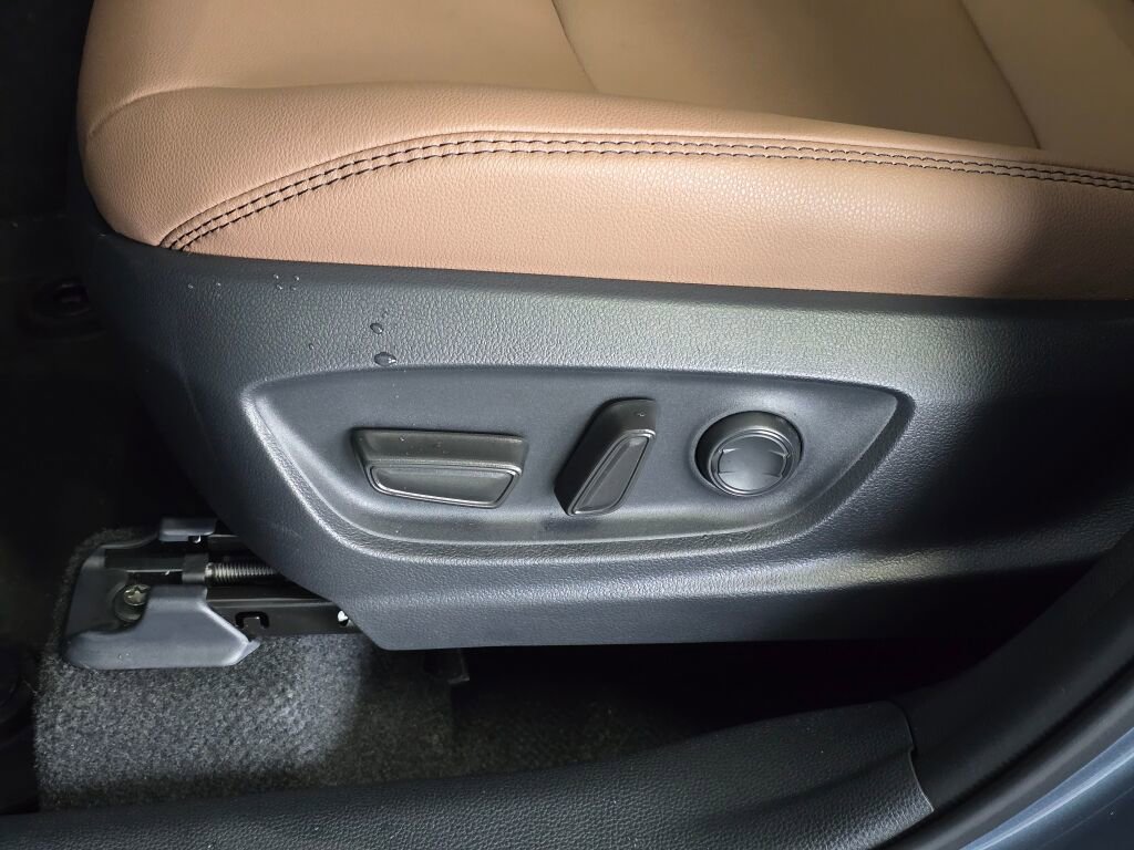 Used 2026 Toyota Corolla Cross XLE w/ Convenience Package image 24