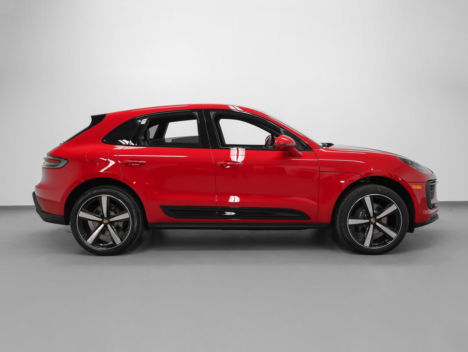 Certified 2026 Porsche Macan AWD/4WD image 13