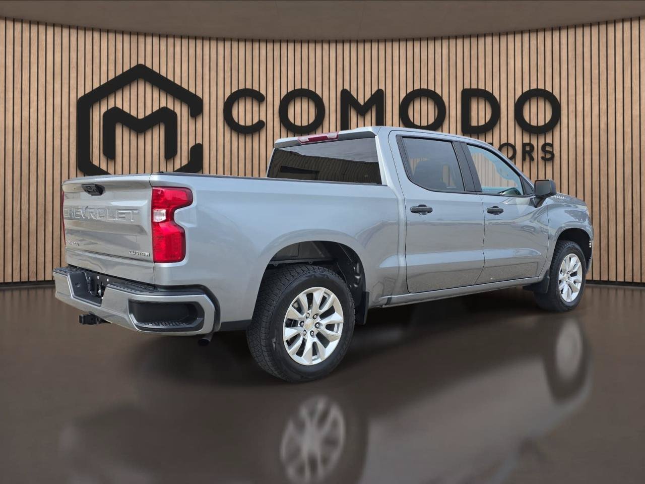 Used 2023 Chevrolet Silverado 1500 Custom AWD/4WD image 3