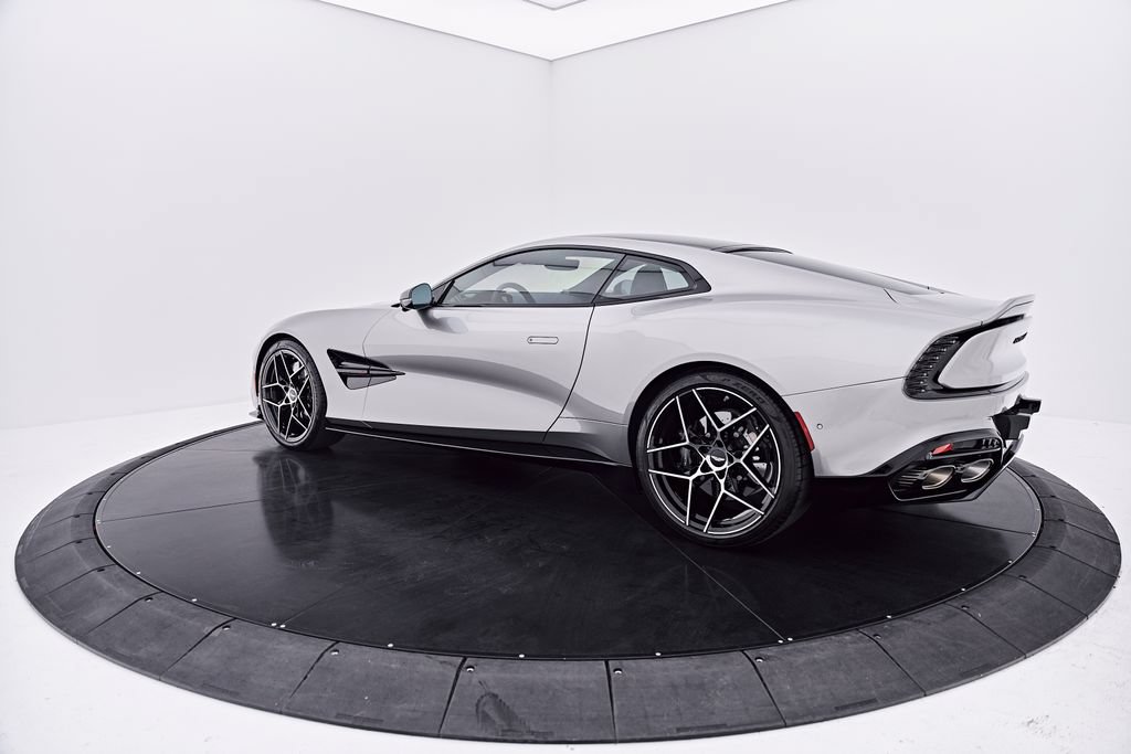 Used 2025 Aston Martin Vanquish RWD image 15