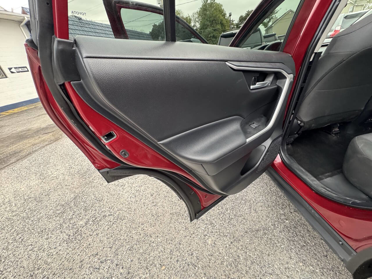 Used 2025 Toyota RAV4 XLE image 56