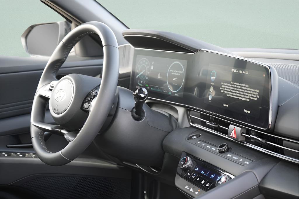 Used 2025 Hyundai Elantra SEL FWD image 13