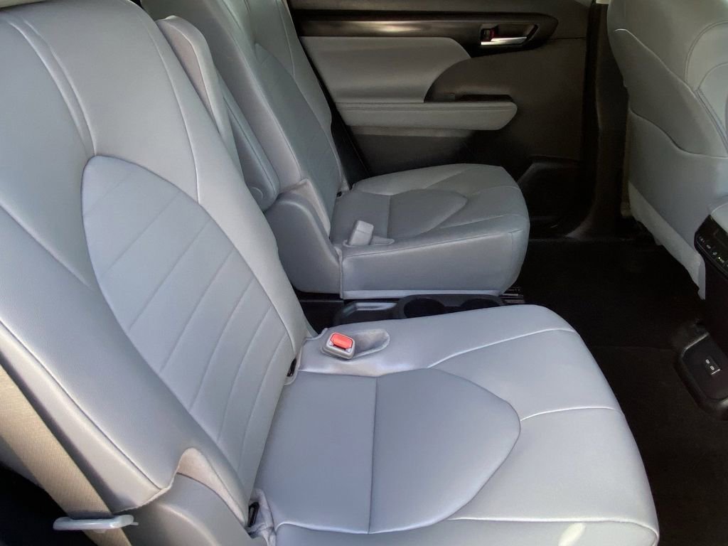 Certified 2026 Toyota Highlander XLE image 18