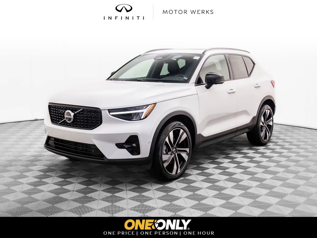 Used 2025 Volvo XC40 B5 Plus