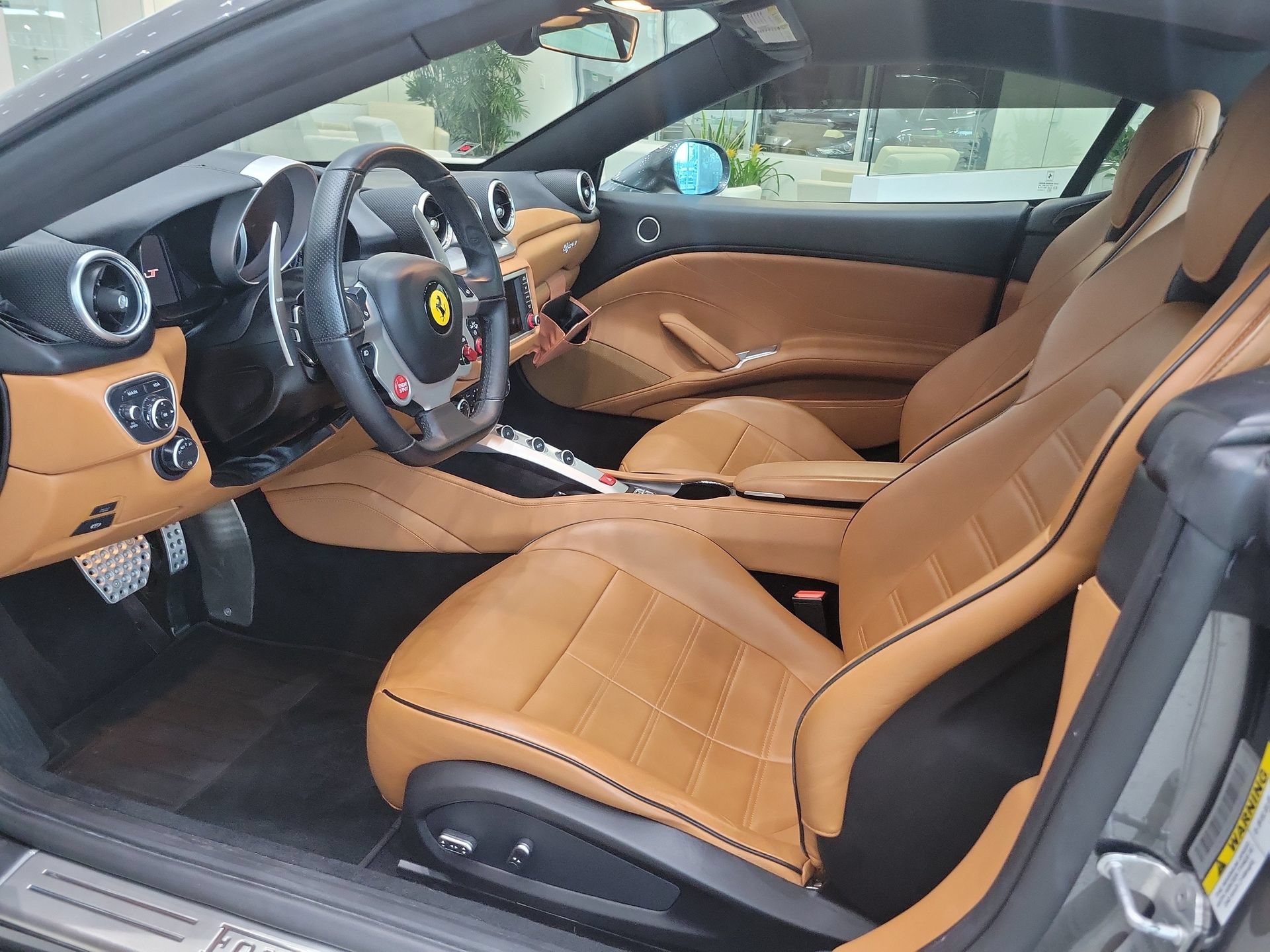Used 2017 Ferrari California T RWD image 32