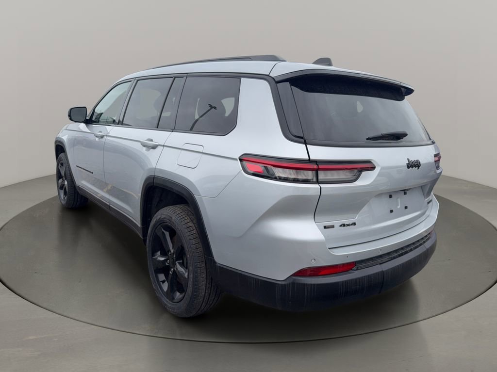 Used 2023 Jeep Grand Cherokee L Limited w/ Black Appearance Package image 3