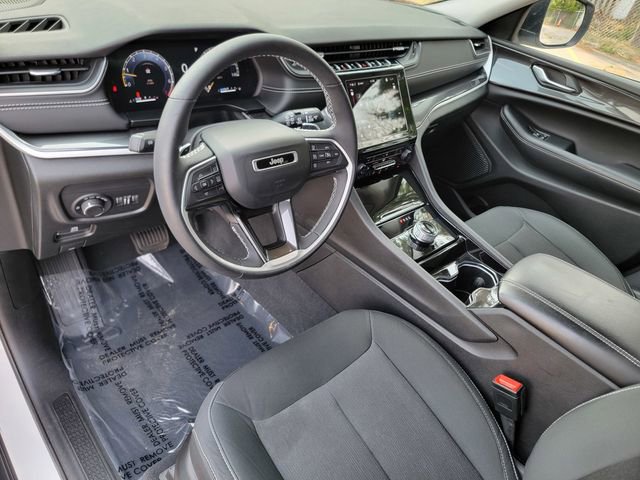 Certified 2023 Jeep Grand Cherokee Laredo w/ Luxury Tech Group I image 19